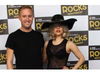 Lady Gaga con Sombrero de cuero de Leatherdesigns en colaboracion con V.O.C
